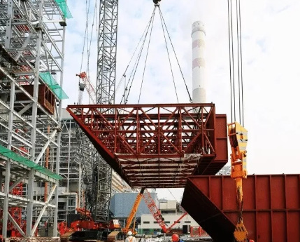 歐式電動(dòng)葫蘆參與鍋爐省煤器吊裝工作