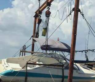 環(huán)鏈電動(dòng)葫蘆助力小型游輪下水和上岸